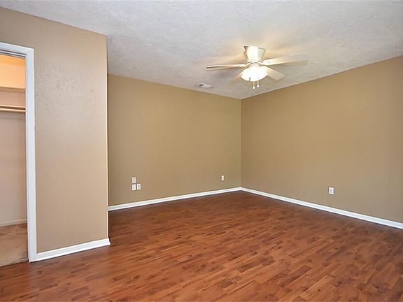 3rd image of 9919 Loch Dane Dr