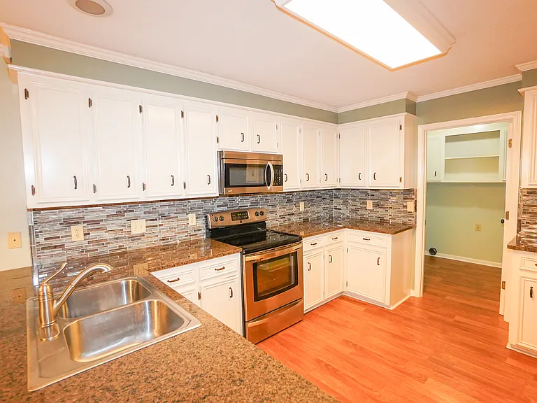 325 Mockingbird Ln — Photo 9