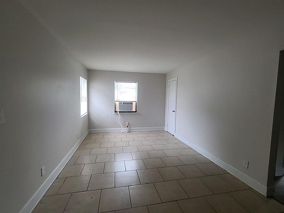 5th image of 1421 Logan St W #1
