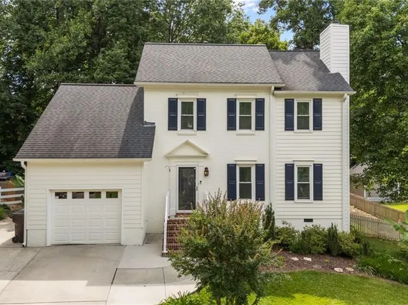 3401 Farm Lake St, Jamestown, NC 27282