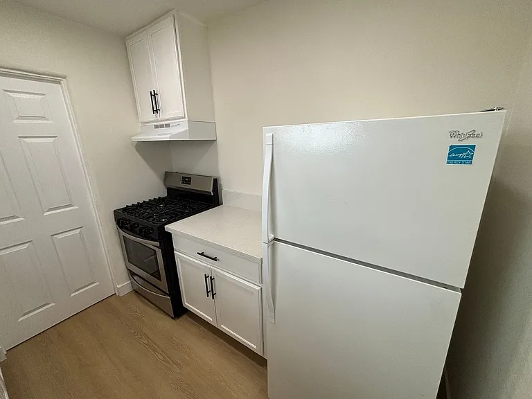 24339 Myers Ave — Photo 8