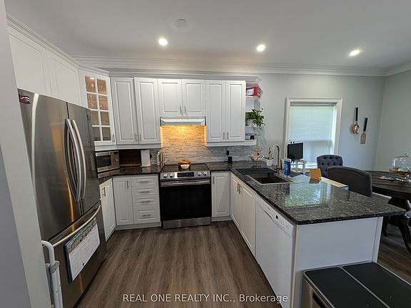 5th image of 162 Golden Meadow Rd N