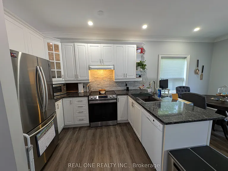 162 Golden Meadow Rd N — Photo 5