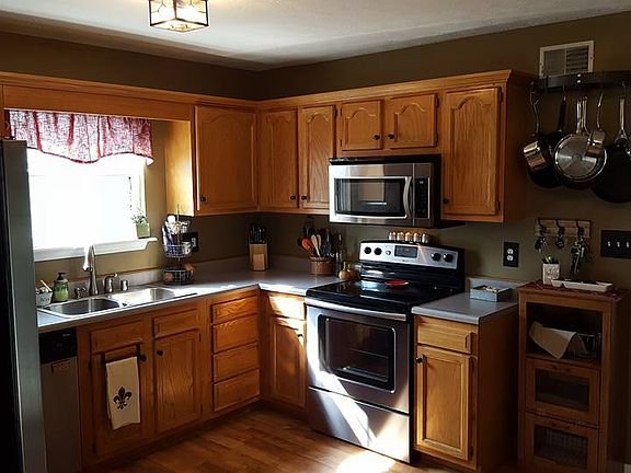2nd image of 351 Lakes Edge Dr