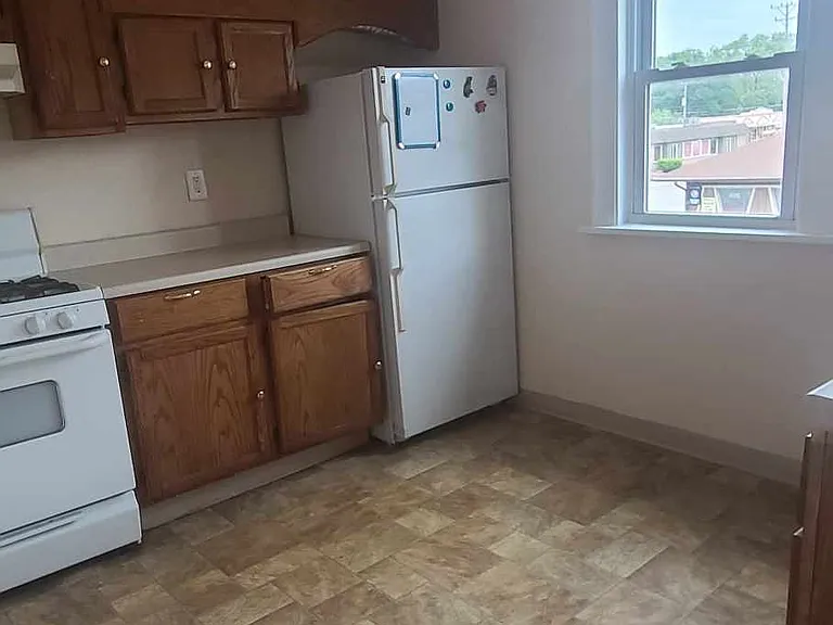 2415 Lathrop Ave #2 — Photo 6