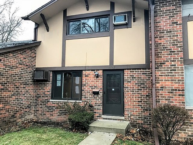 1st image of 18W030 Standish Ln