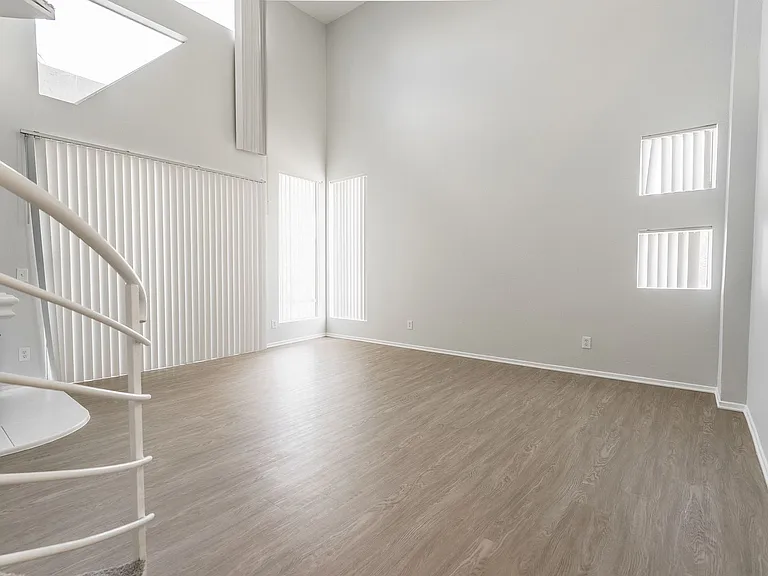 4532 Murietta Ave — Photo 32