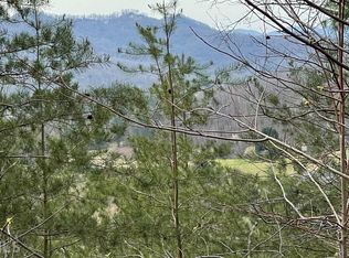 3 Harbour Heights Dr, Hayesville, NC 28904