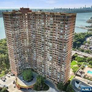 100 Old Palisade Rd APT 3210, Fort Lee, NJ, 07024