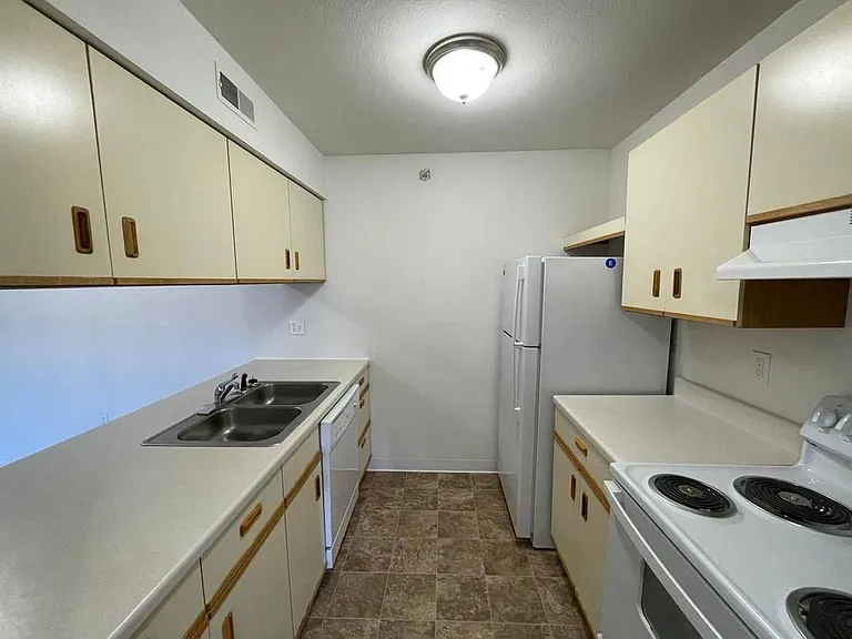 Thornridge Apartments — Photo 66