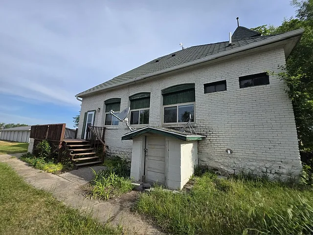 10561 N Loomis Rd — Photo 11