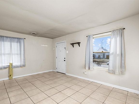3rd image of 5915 W Park Ave