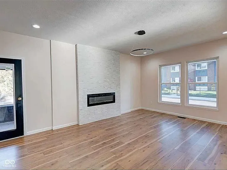 1135 Fairfield Ave — Photo 7