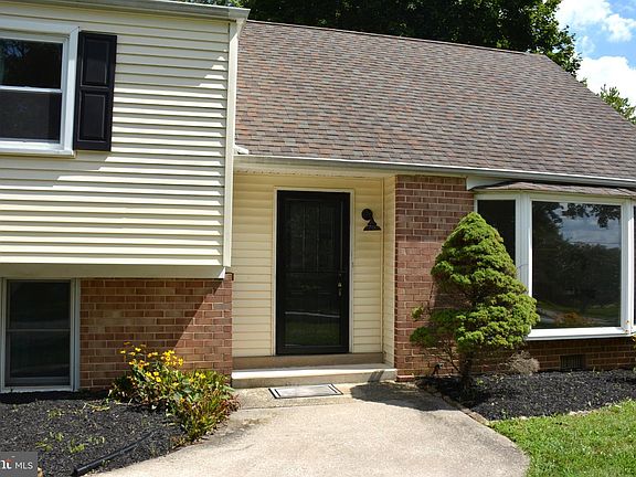 4th image of 1320 Greentree Dr