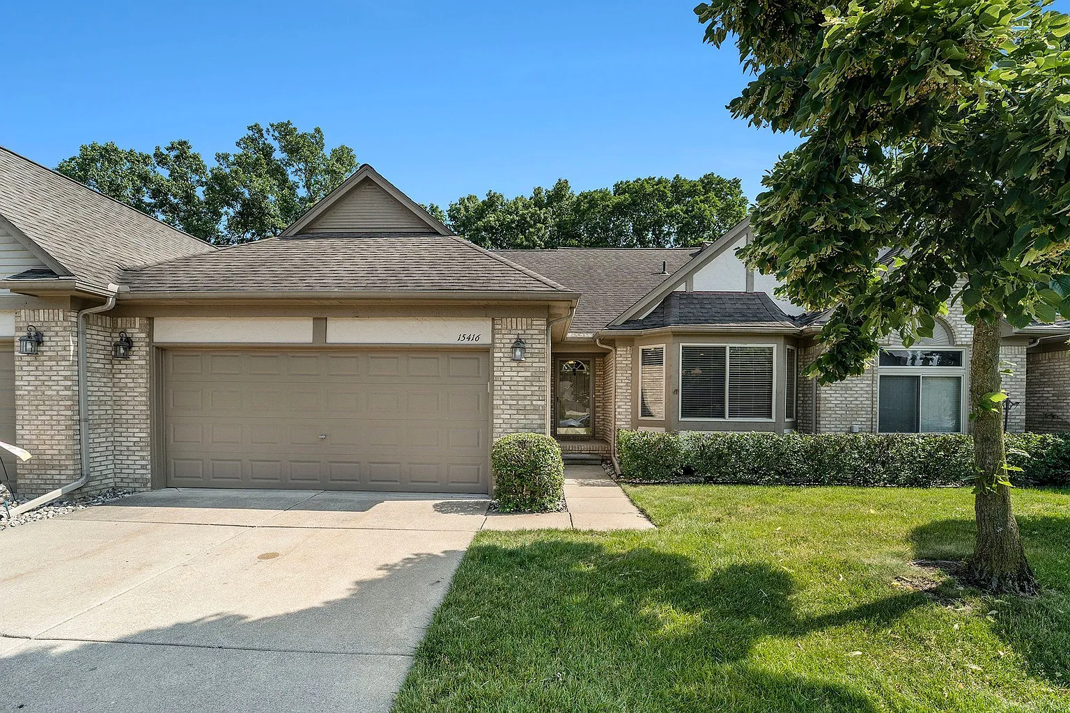 15416 Pebble Pointe Cir photo 1