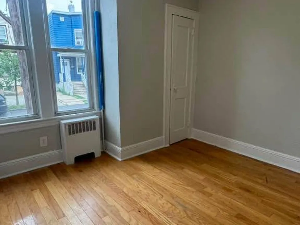 425-427 3rd Ave #5 — photo 5 of 7