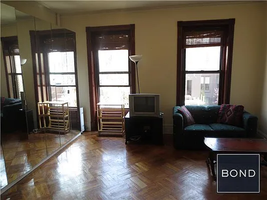 Rented by Bond New York | media 8