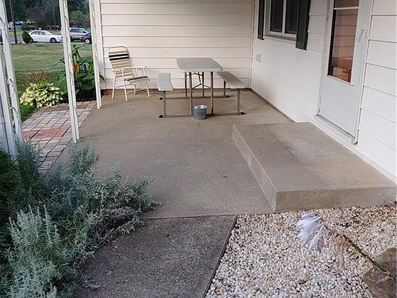 2nd image of 1292 Center Dr