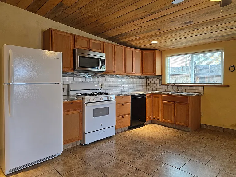 941 Agua Fria St — Photo 4