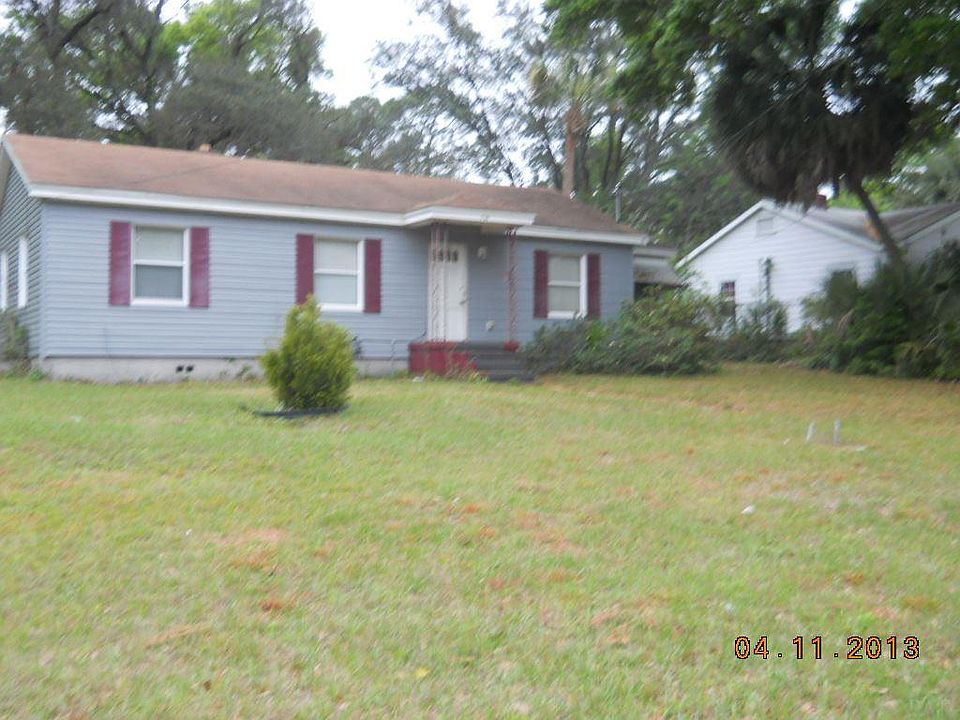 1st image of 704 W Lee St