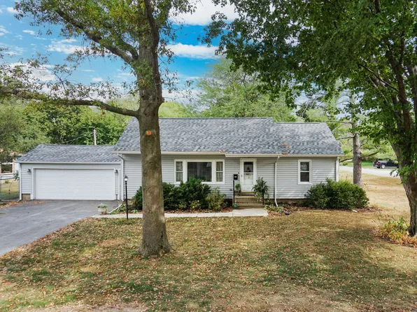 725 Sheridan St, Chenoa, IL 61726