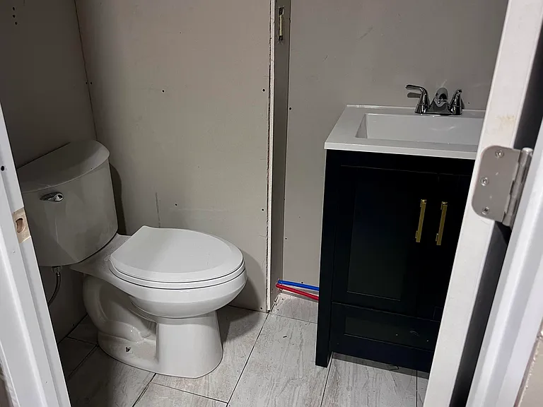 2252 Winston Dr — Photo 20