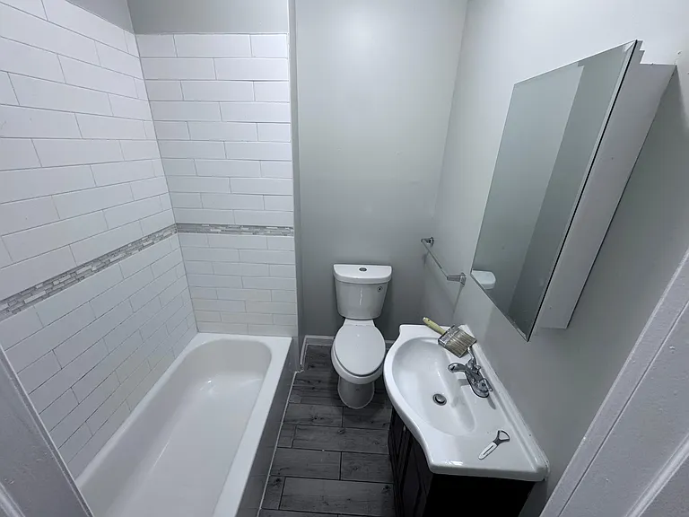 812 Clinton Ave #4 — Photo 2
