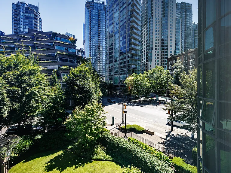 555 Jervis St #304 — Photo 16