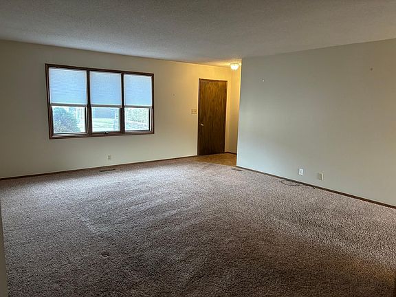 3rd image of 3107 Nutmeg Ln