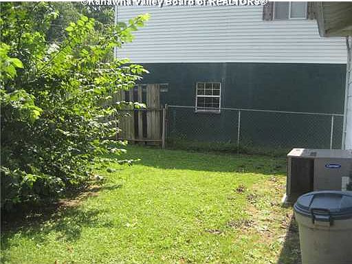 2nd image of 106 1/2 Bunche Ave