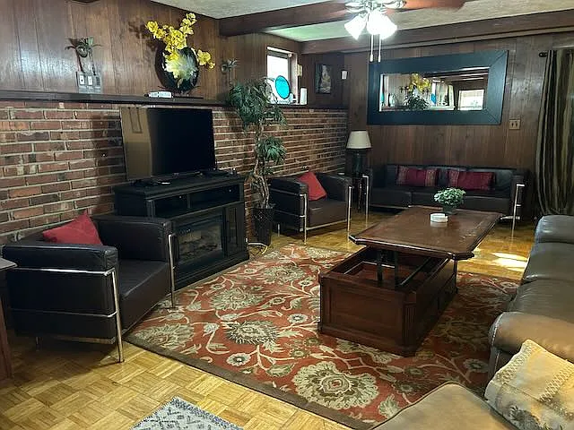 1140 NE 10th Ave — Photo 7
