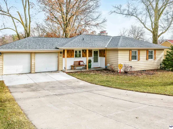 1513 S 94th St, Omaha, NE 68124