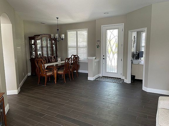 Formal Dining Rm