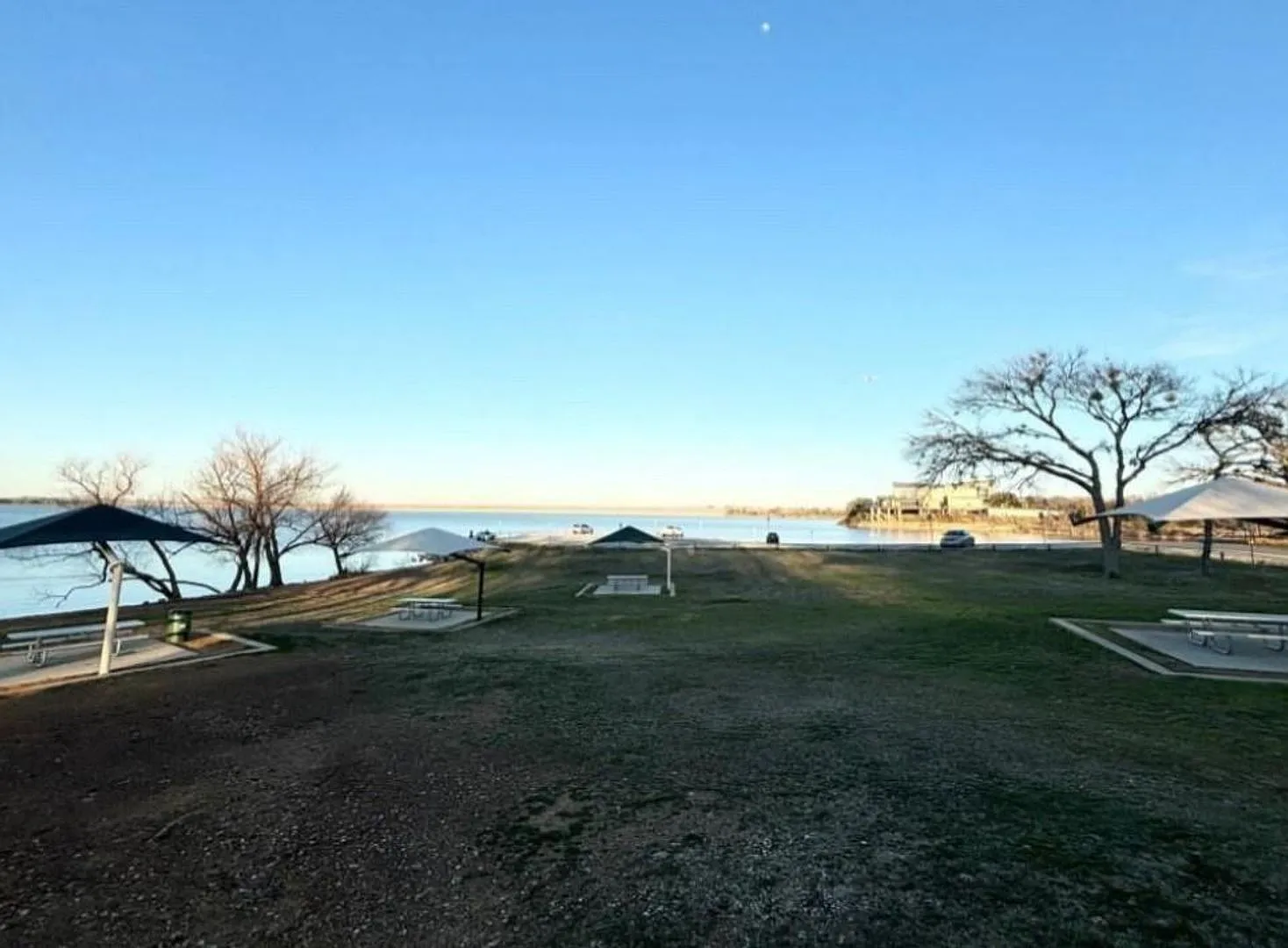 Lakeside Bungalow 2 — Photo 1