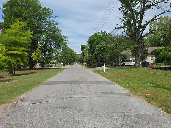 5th image of 762 4th Pl SW