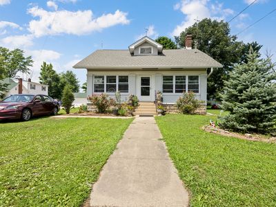 704 W Pearl St, Trafalgar, IN, 46181