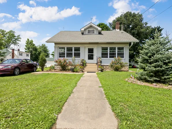 704 W Pearl St, Trafalgar, IN 46181