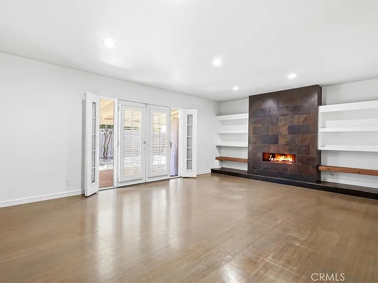 524 E Ghent St — Photo 11
