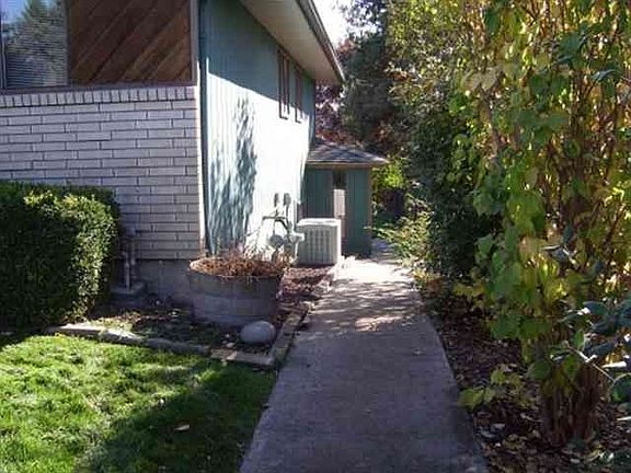 2nd image of 331 SE Highland Park Dr