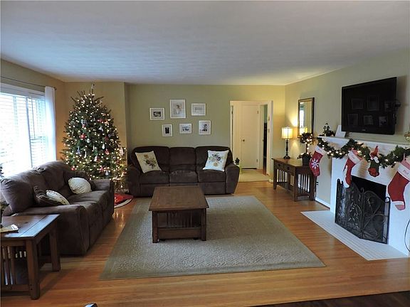 3rd image of 290 Coronado Dr