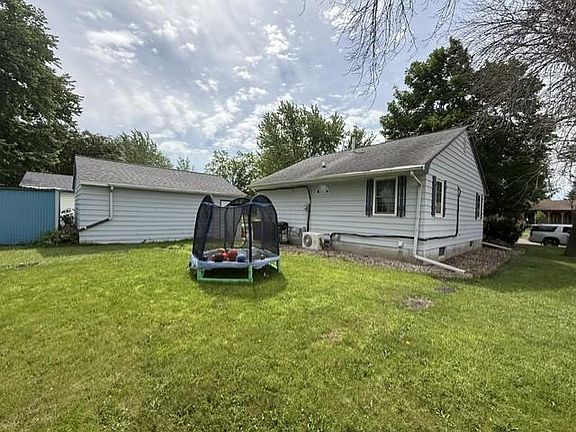 5th image of 709 Mountain Lake Rd