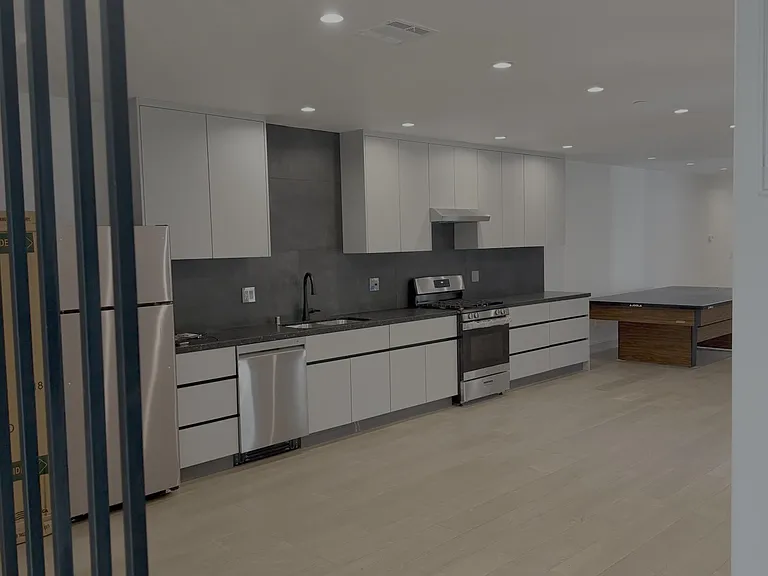 9 Gresham Ln — Photo 6