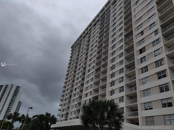 3rd image of 300 Bayview Dr APT 1615