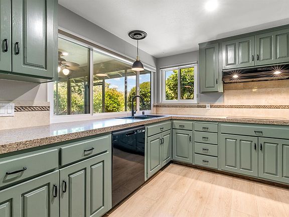 4th image of 447 Meadowgreen Drive