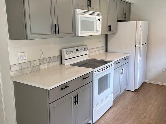 3rd image of 3033 Chelsea Ct NW