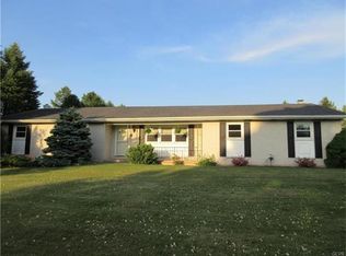 1212 Saddle Dr, Nazareth, PA 18064