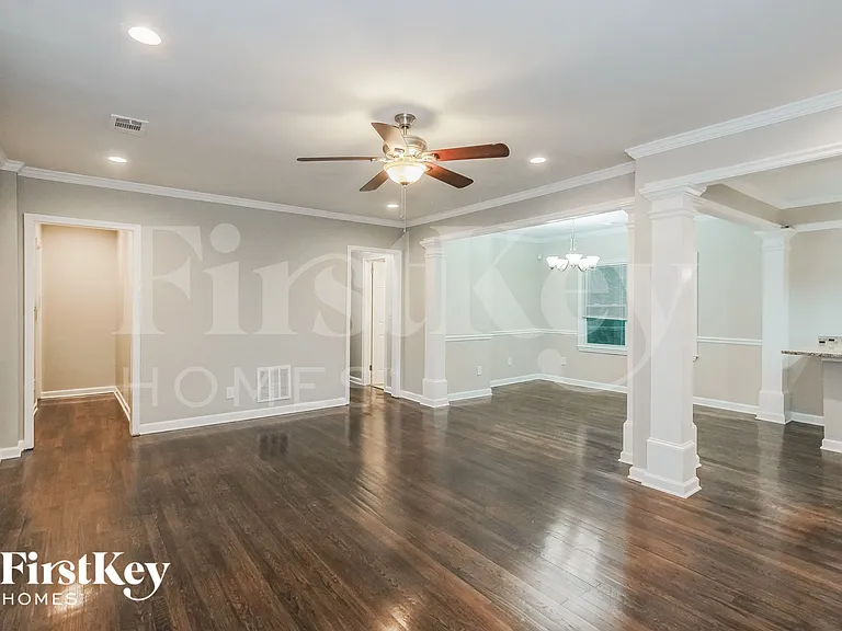 1648 Columbia Dr — Photo 6