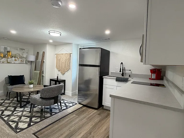 1557 W Dakota Ave — Photo 6