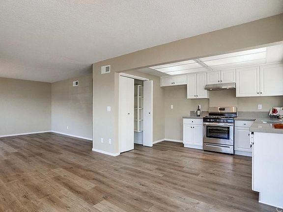 Kitchen does have a refridgerator