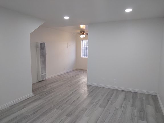 2nd image of 21511-3 Saticoy St #21511-3